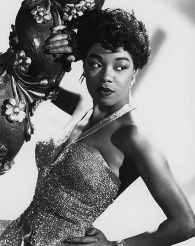 Sarah Vaughan: Life Story and Beautiful Photos of One of the Most Wondrous Voices of the 20th Century