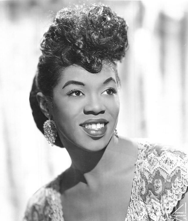 Sarah Vaughan: Life Story and Beautiful Photos of One of the Most Wondrous Voices of the 20th Century