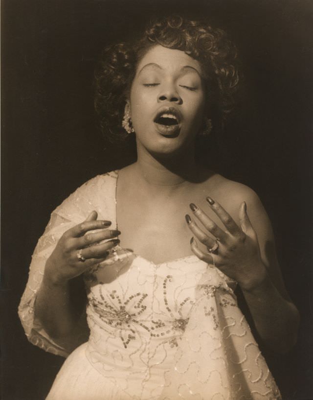 Sarah Vaughan: Life Story and Beautiful Photos of One of the Most Wondrous Voices of the 20th Century