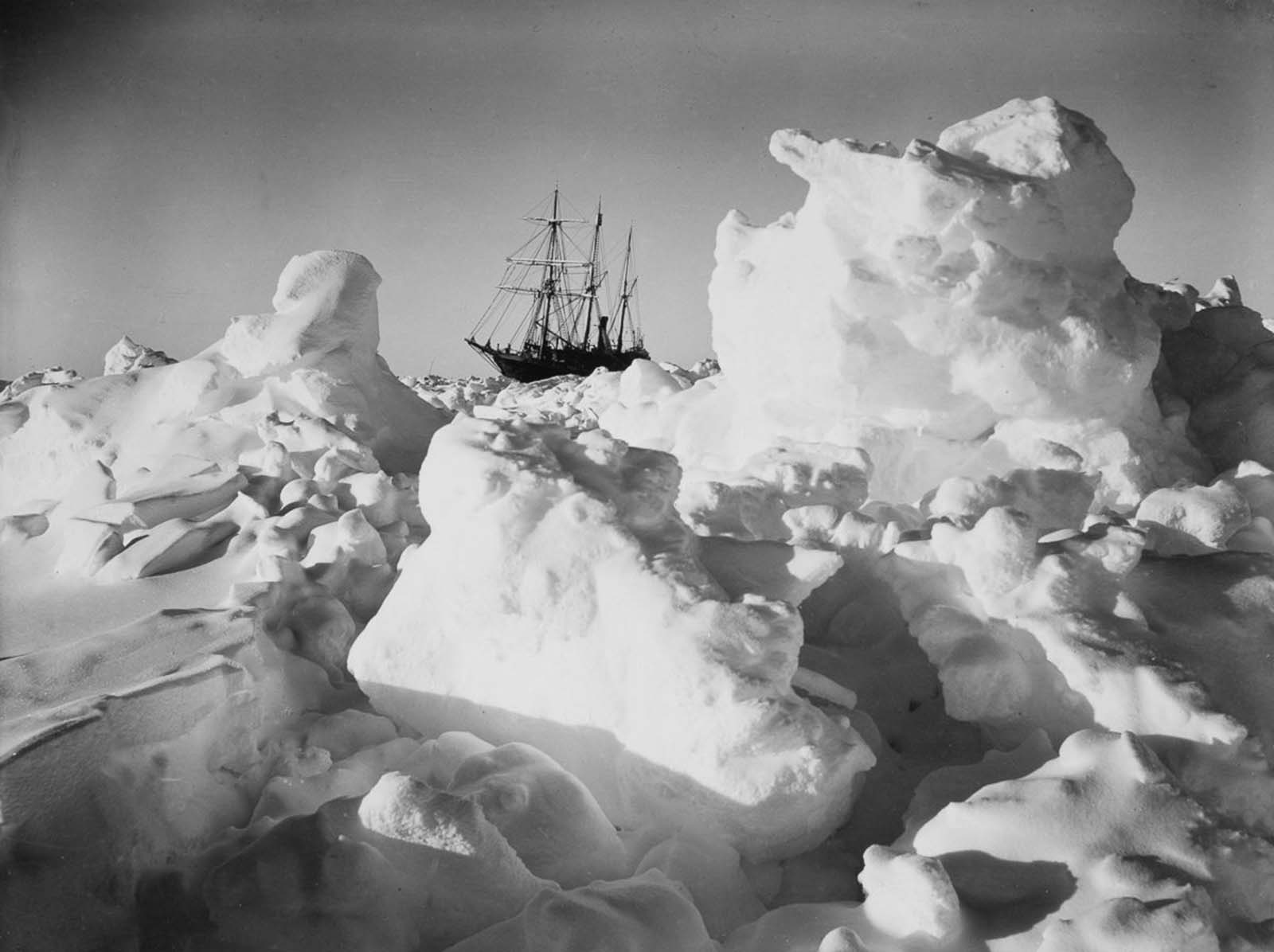 Stunning Historical Photos of Shackleton's Expedition to Antarctica, 1914-1917