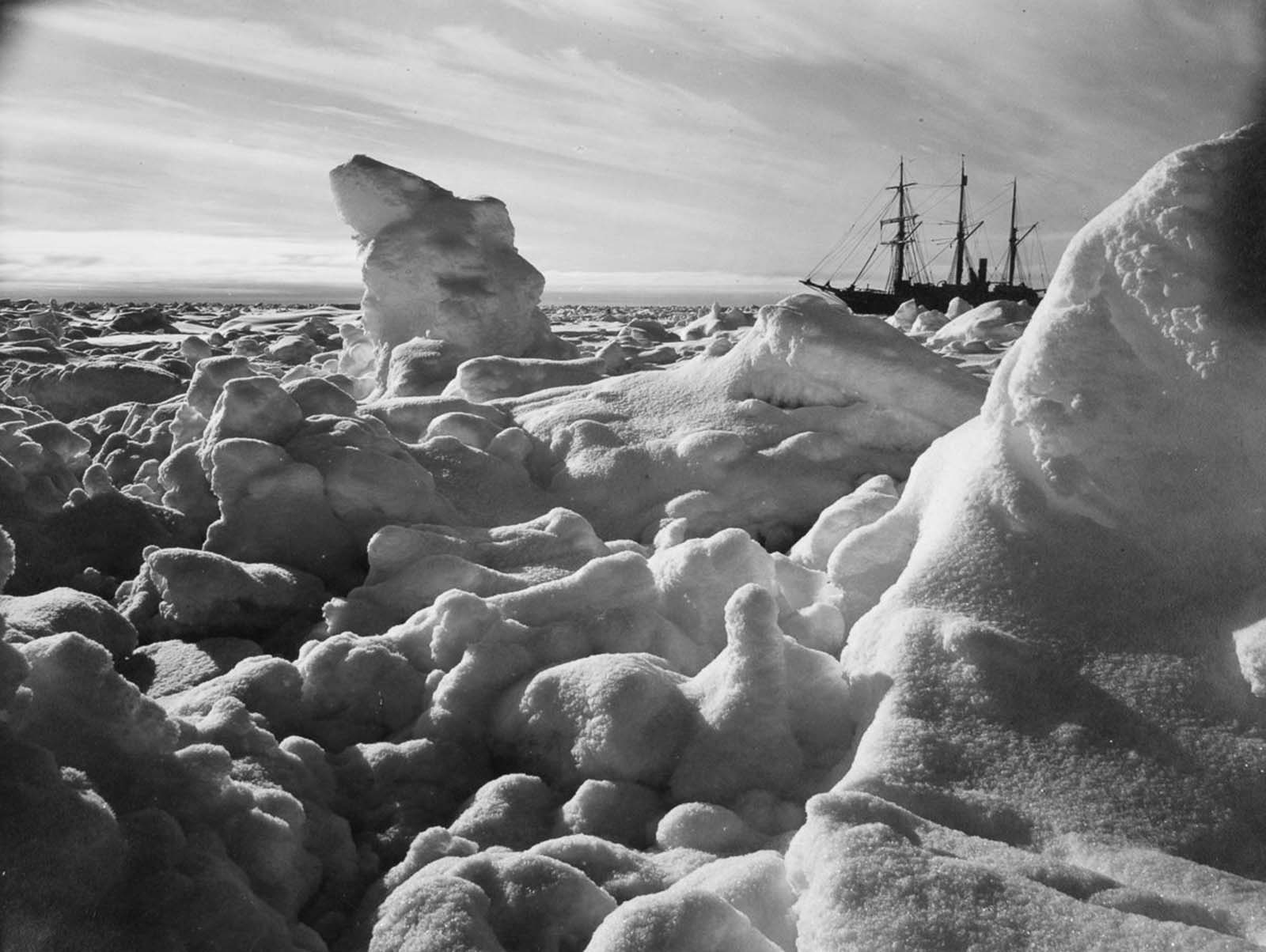 Stunning Historical Photos of Shackleton's Expedition to Antarctica, 1914-1917