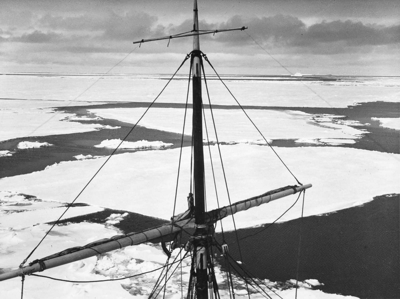 Stunning Historical Photos of Shackleton's Expedition to Antarctica, 1914-1917