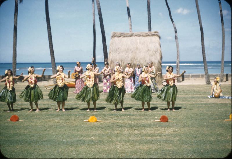 Gorgeous Photos of Women in Hula Dance Outfits from the 1940s