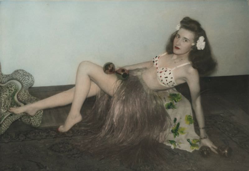 Gorgeous Photos of Women in Hula Dance Outfits from the 1940s