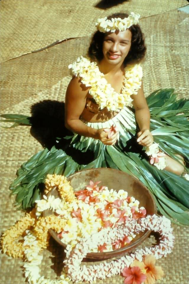 Gorgeous Photos of Women in Hula Dance Outfits from the 1940s