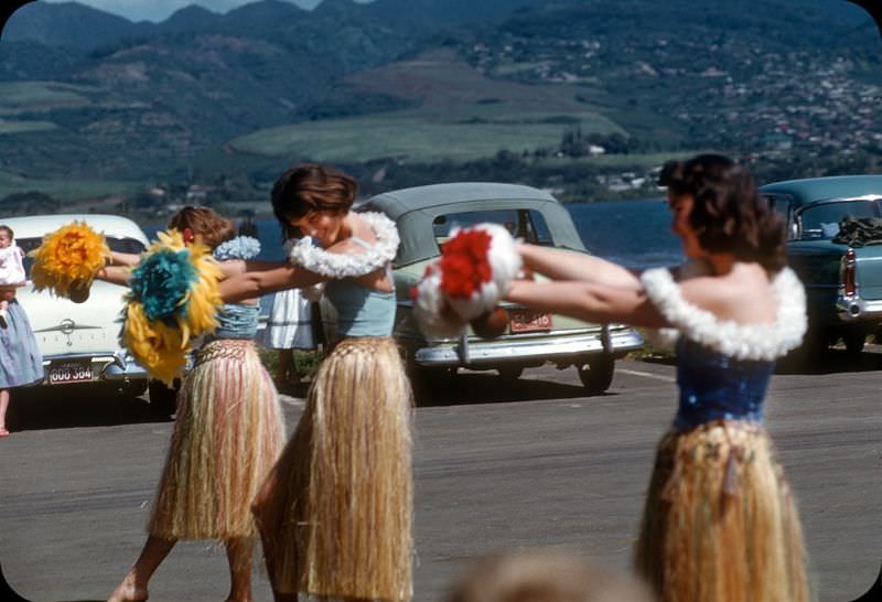 Gorgeous Photos of Women in Hula Dance Outfits from the 1940s