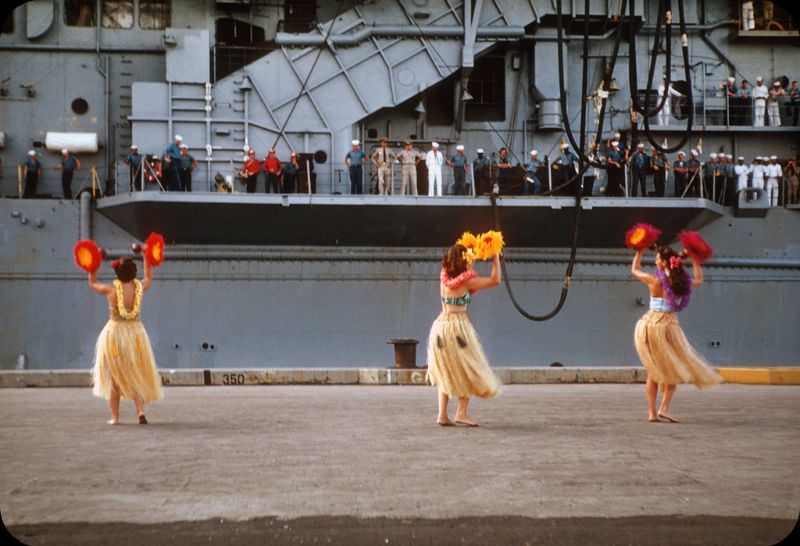 Gorgeous Photos of Women in Hula Dance Outfits from the 1940s