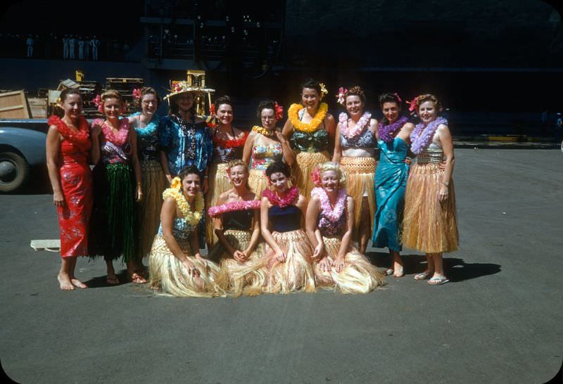 Gorgeous Photos of Women in Hula Dance Outfits from the 1940s