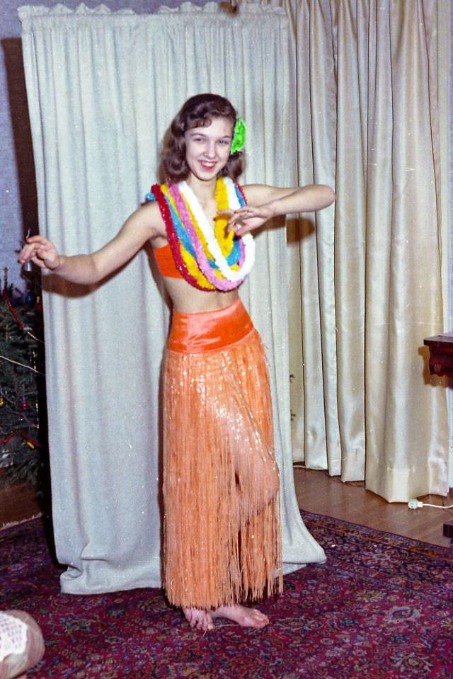 Gorgeous Photos of Women in Hula Dance Outfits from the 1940s