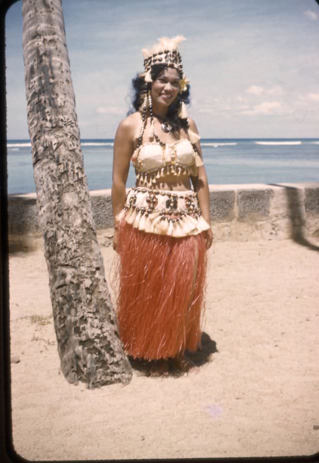 Gorgeous Photos of Women in Hula Dance Outfits from the 1940s