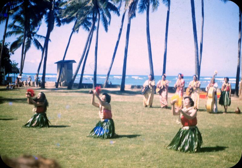 Gorgeous Photos of Women in Hula Dance Outfits from the 1940s