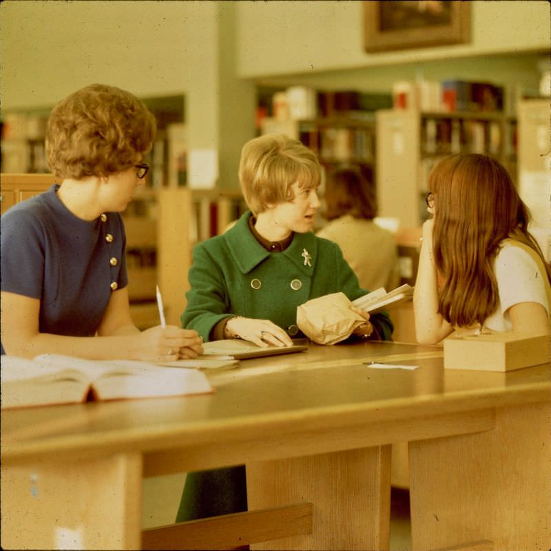 Students in library, December 1969