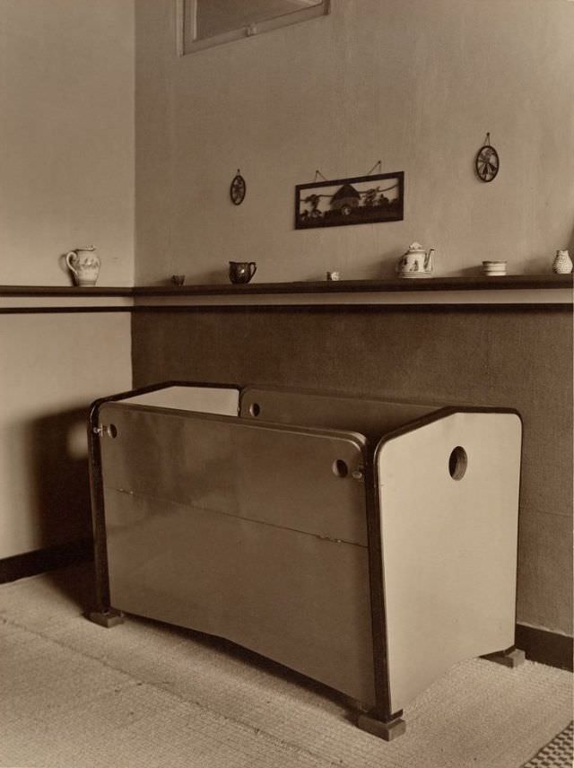 Child's bed, 1930s