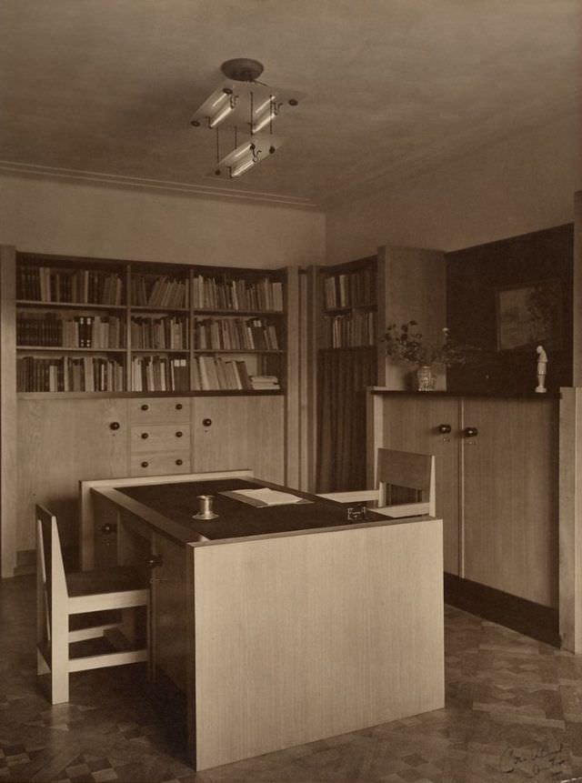 Men's room interior, Den Haag, 1930s