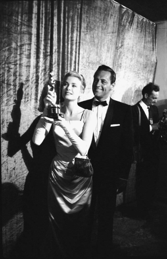 Stunning Photos of Grace Kelly after Winning an Oscar at the 27th Annual Academy Awards, 1955