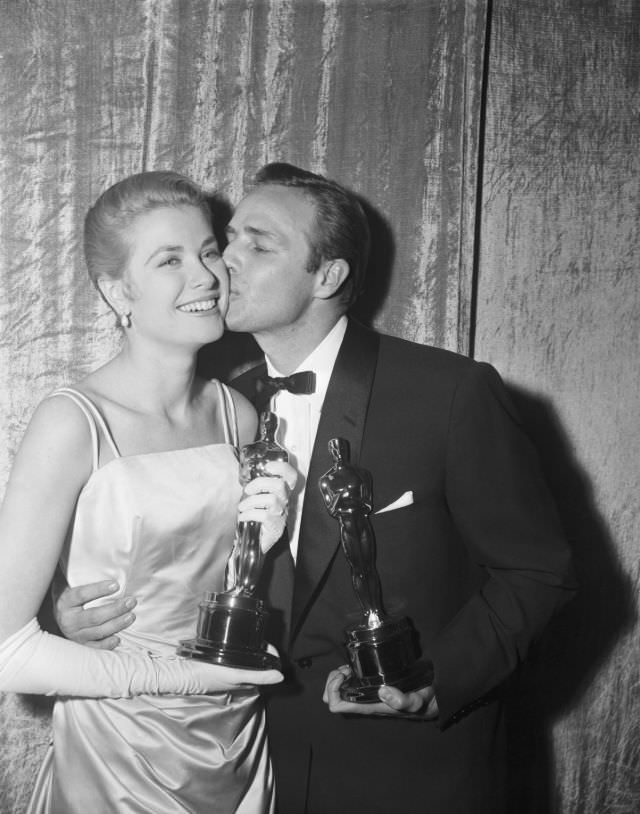 Stunning Photos of Grace Kelly after Winning an Oscar at the 27th Annual Academy Awards, 1955