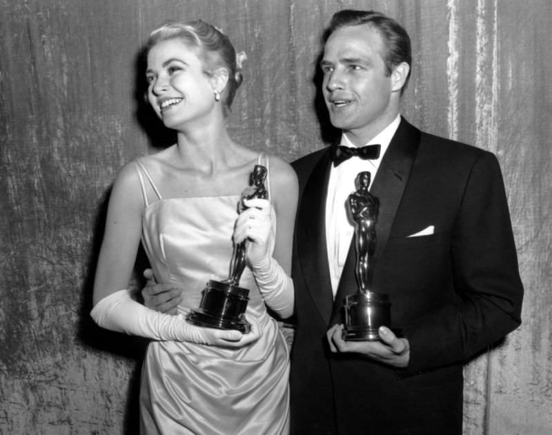 Stunning Photos of Grace Kelly after Winning an Oscar at the 27th Annual Academy Awards, 1955