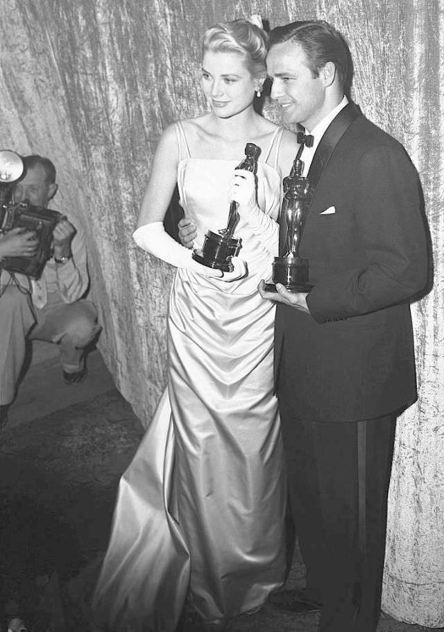 Stunning Photos of Grace Kelly after Winning an Oscar at the 27th Annual Academy Awards, 1955