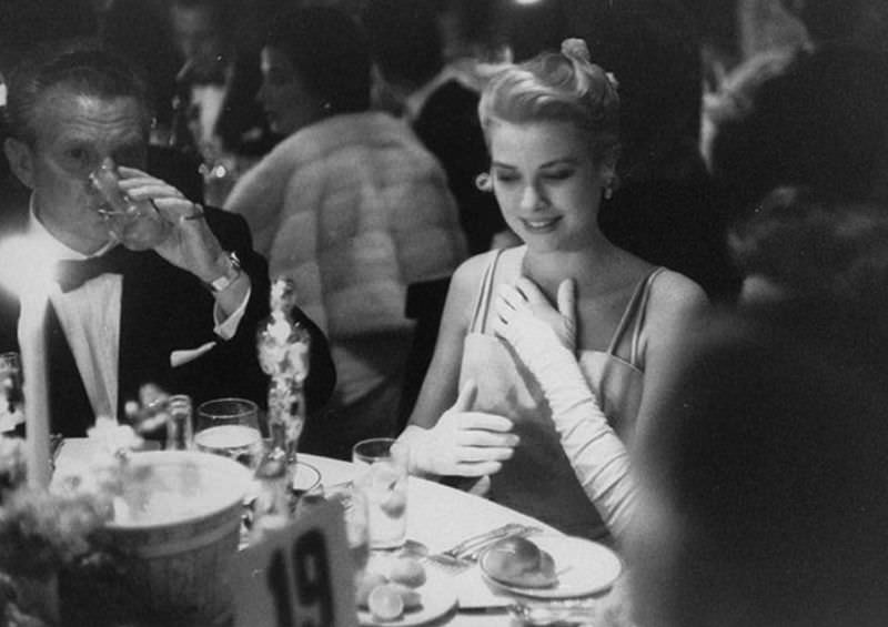 Stunning Photos of Grace Kelly after Winning an Oscar at the 27th Annual Academy Awards, 1955