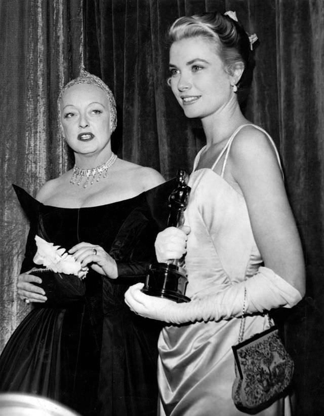 Stunning Photos of Grace Kelly after Winning an Oscar at the 27th Annual Academy Awards, 1955