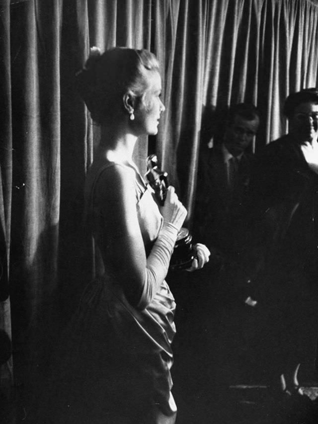 Stunning Photos of Grace Kelly after Winning an Oscar at the 27th Annual Academy Awards, 1955