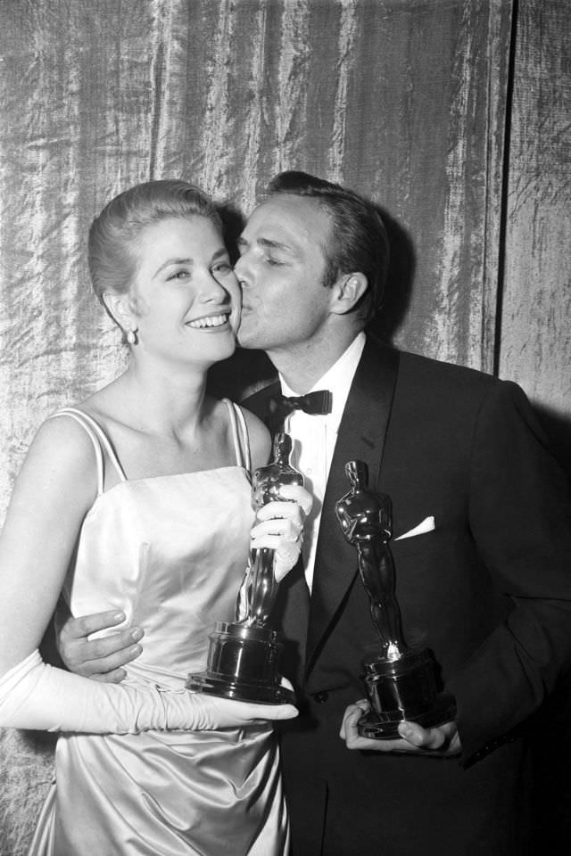 Stunning Photos of Grace Kelly after Winning an Oscar at the 27th Annual Academy Awards, 1955