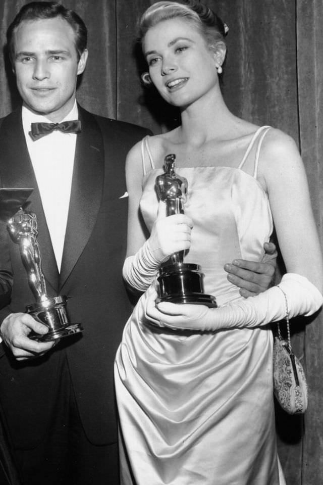 Stunning Photos of Grace Kelly after Winning an Oscar at the 27th Annual Academy Awards, 1955