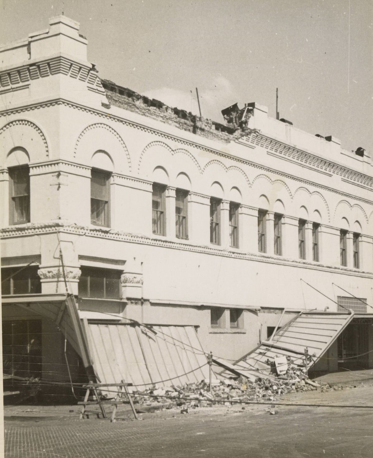The Reed Building after the Olympia earthquake, 1949