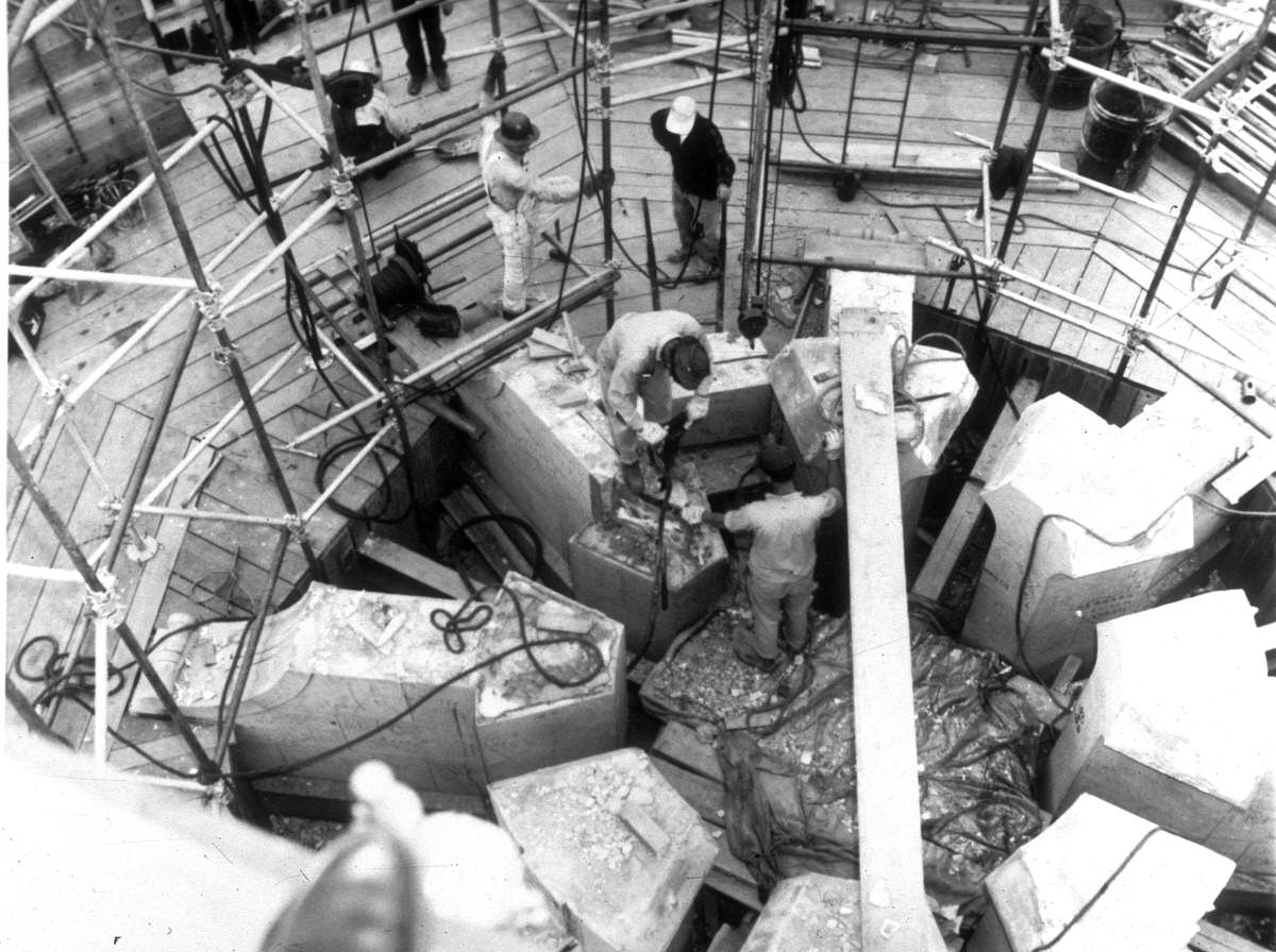 Repairing the Legislative Building's dome, 1949