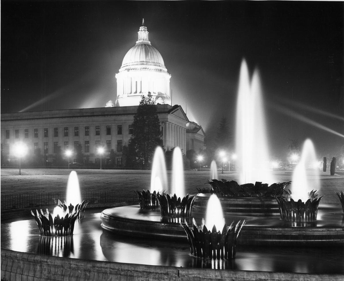 Tivoli Fountain at night, 1955