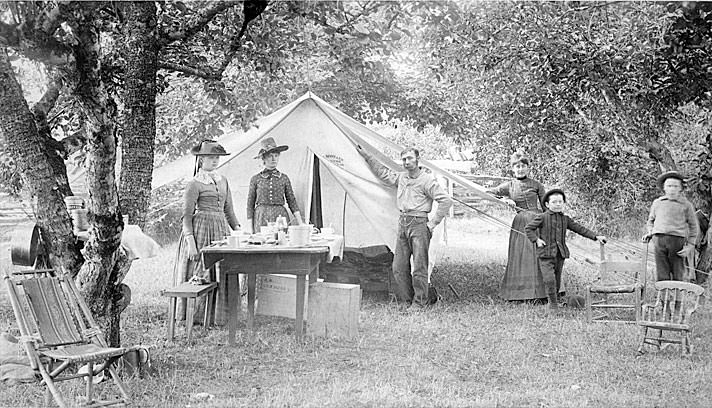 Shaw Family hop picking on Chambers Prairie, 1889