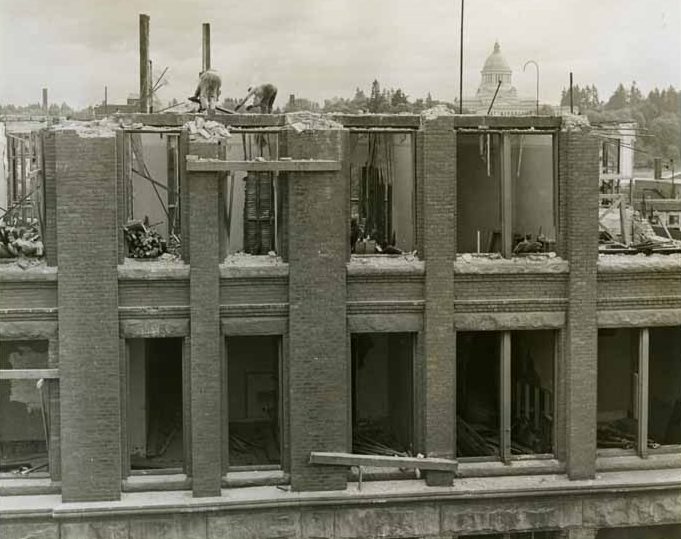 Demolition of Kneeland Hotel after 1949 earthquake.