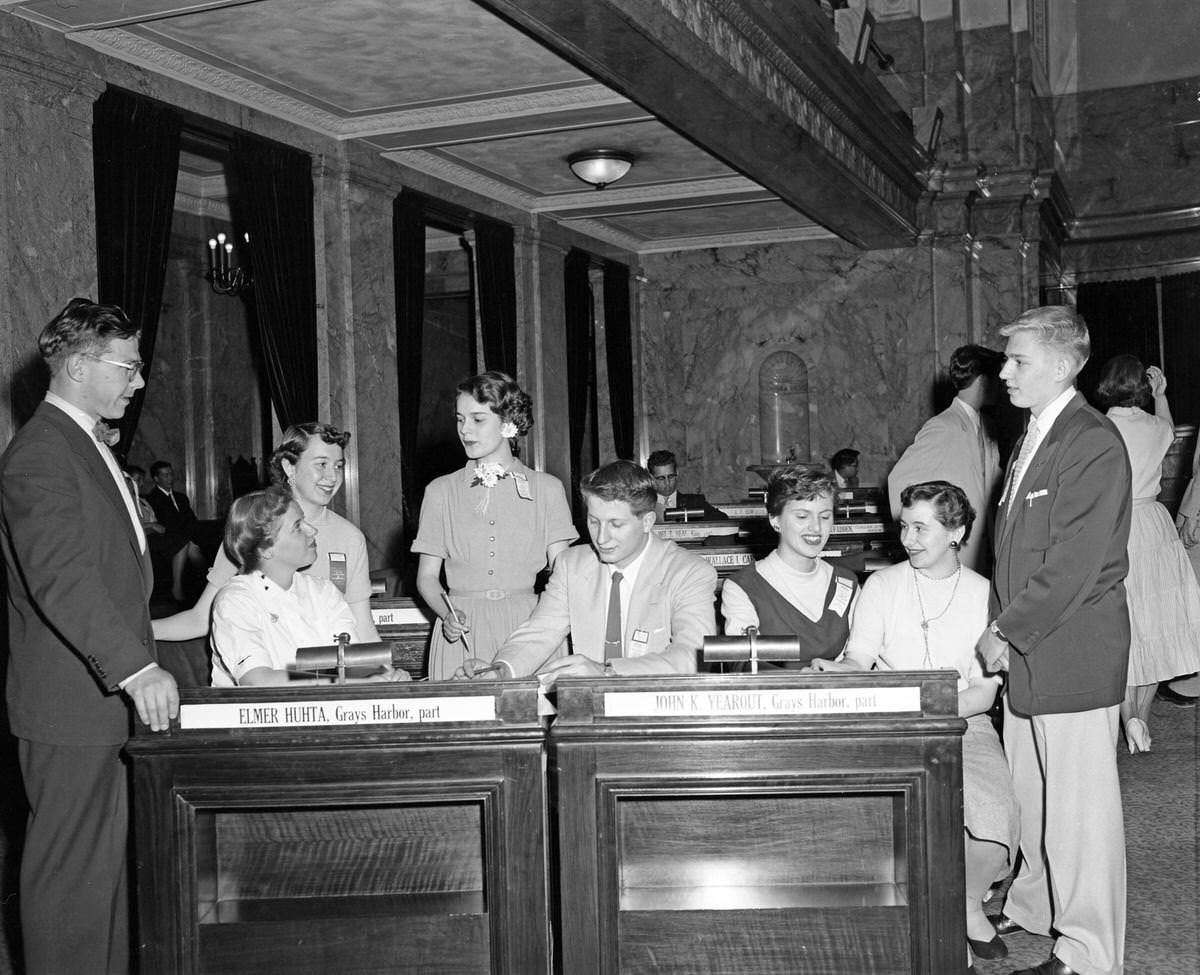 Aberdeen YMCA delegation in House chamber, 1953