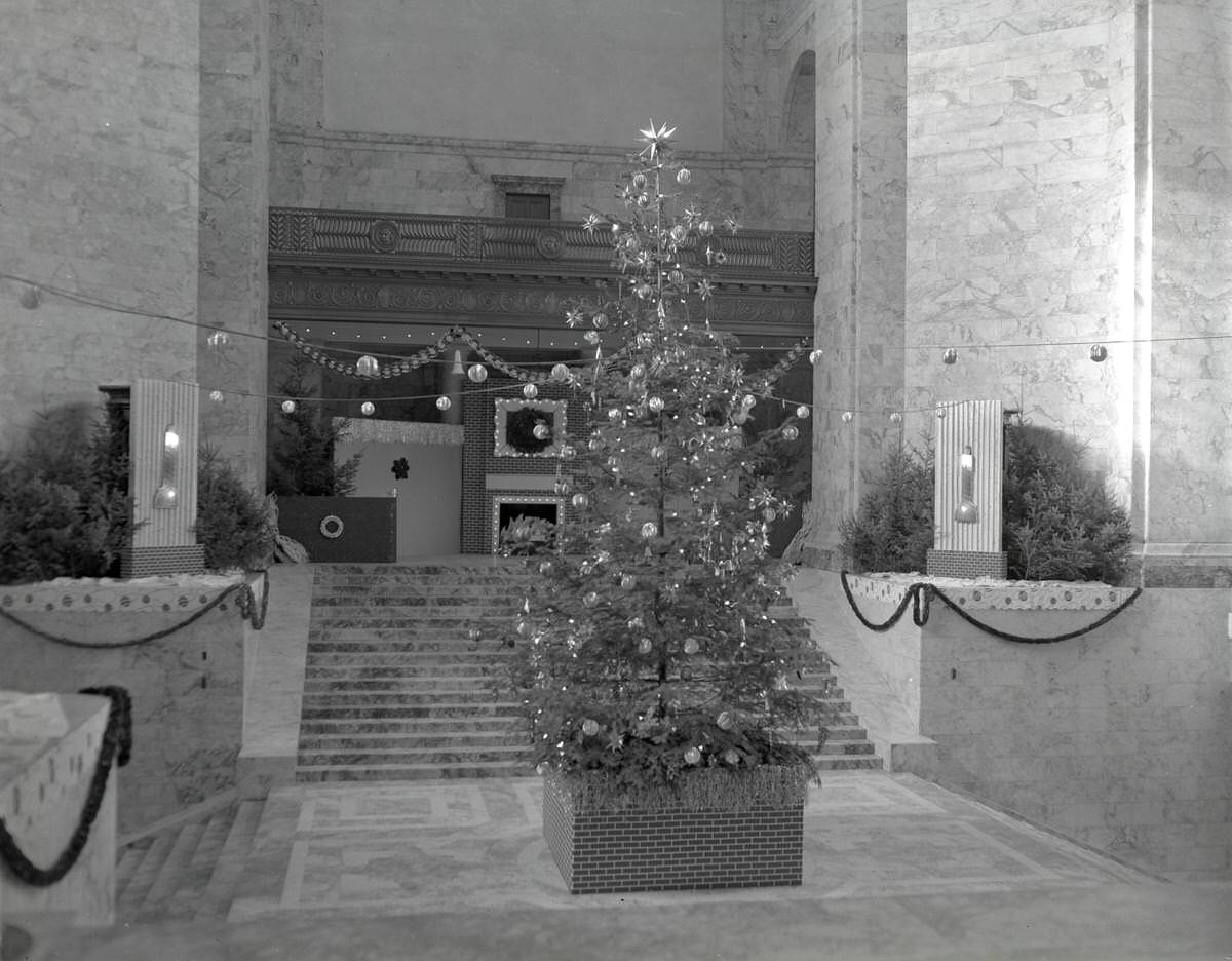 Christmas tree in the Legislative Building rotunda, 1959