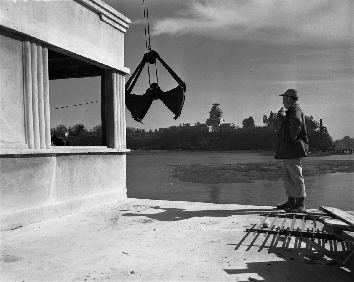 Deschutes Dam construction, 1950