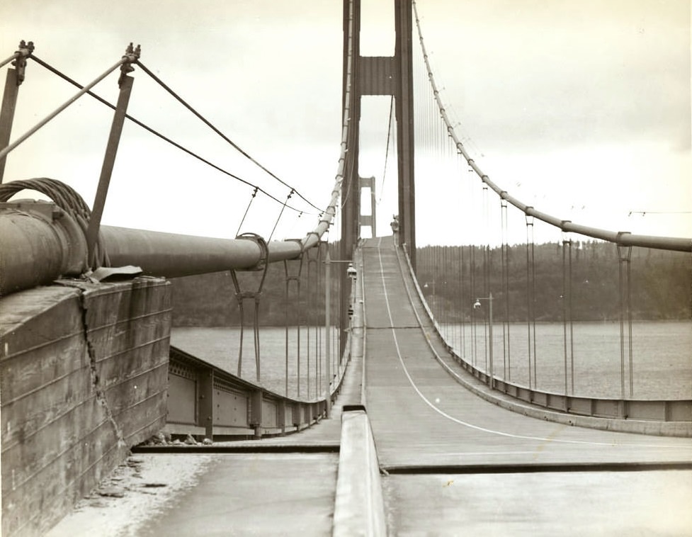 Tacoma Narrows Bridge collapse, 1940