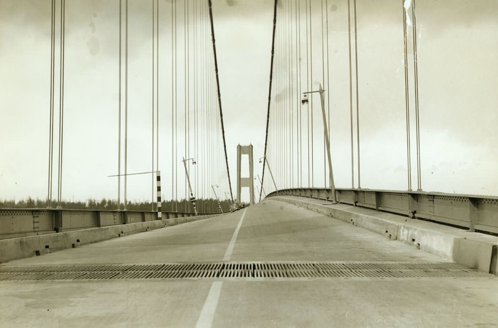 Tacoma Narrows Bridge Collapse, 1940