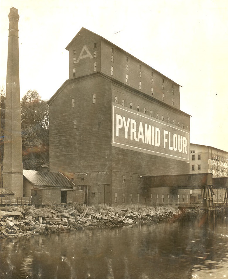 Elevator A, capacity 500,000 bushels, operated by Tacoma Grain Company, flour millers & wheat exporters, 1915