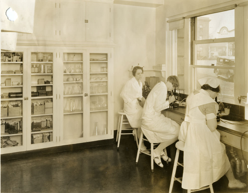 Tacoma General Hospital lab, 1925