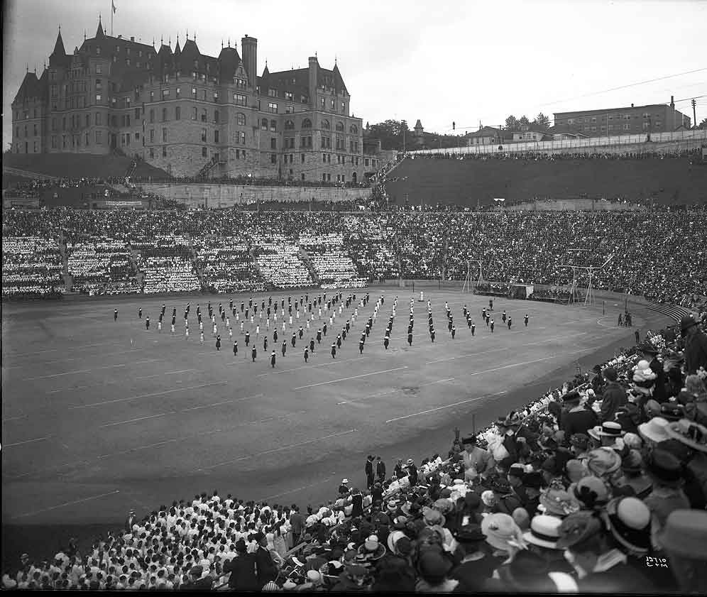Tacoma Stadium Bowl Performance, 1915