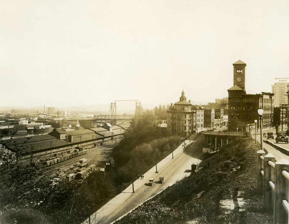 Street scene of Tacoma, 1932