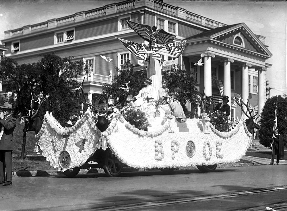 BPOE #174 parade float, Tacoma, 1918