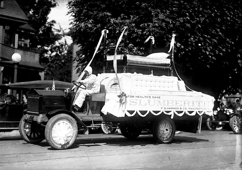 F.S. Harmon Co. Slumberite mattress parade float, Tacoma, 1918