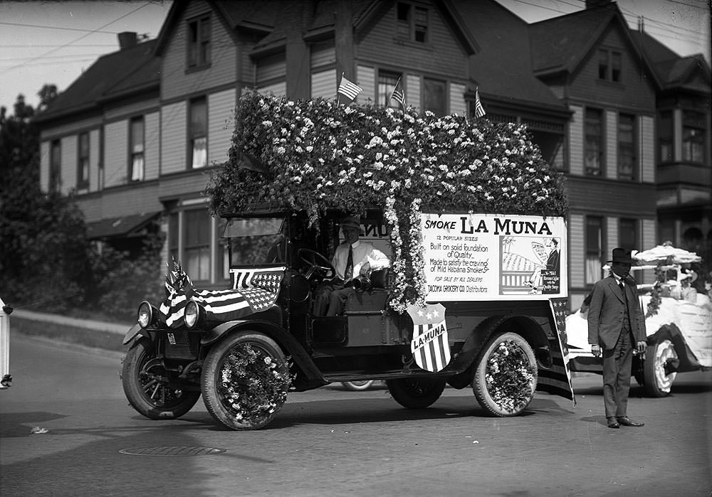 Tacoma Grocery Co., La Muna Cigars parade float, Tacoma, 1918