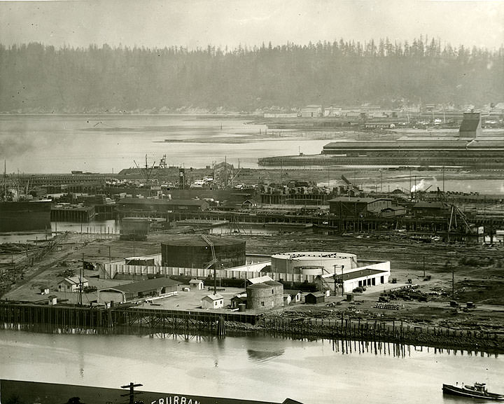 Overlooking a section of the harbor from City Hall, 1925