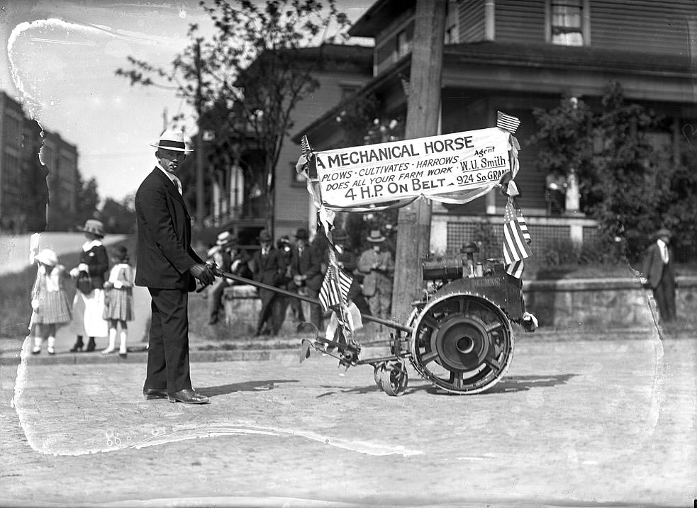 A mechanical horse, W.U. Smith, parade float, Tacoma, 1918