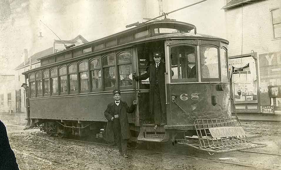 Streetcar of the Tacoma Railway and Power Company stopped at 54th and South Tacoma Way in Tacoma, 1905