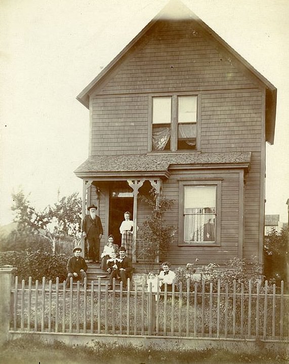 James Oliver Cronkrite House and Family, 2909 North Eighth Street, Tacoma, 1900