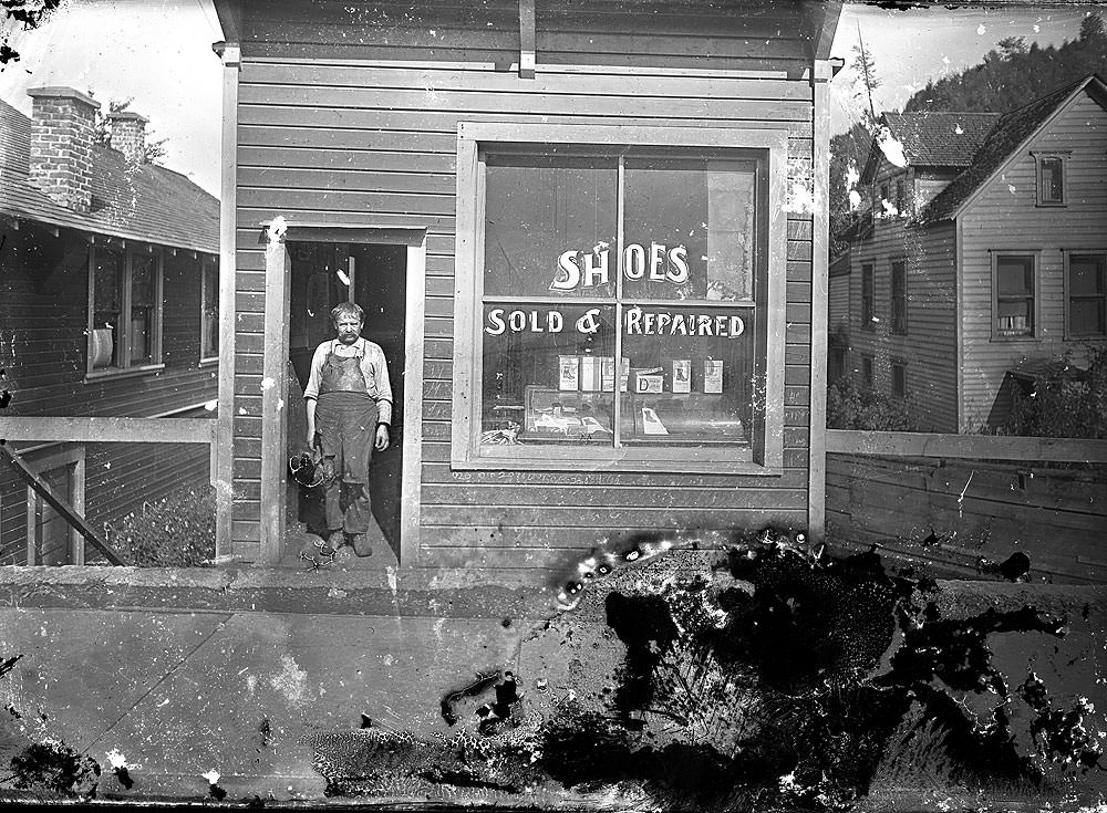 Shoes sold and repaired, 1918
