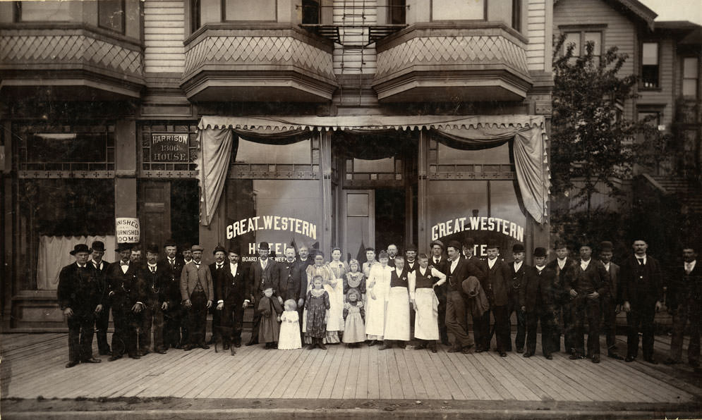 Group photo in front of Great Western Hotel, 1894